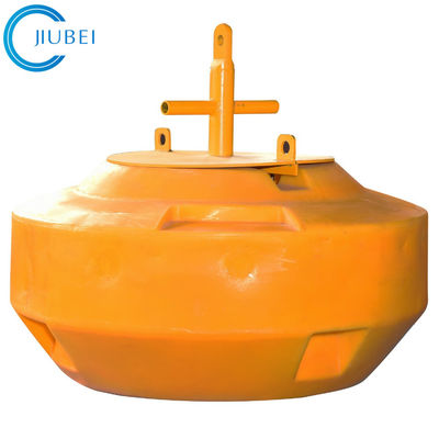 Océano amarillo rojo verde de las boyas de la navegación del agua con la luz de señal solar