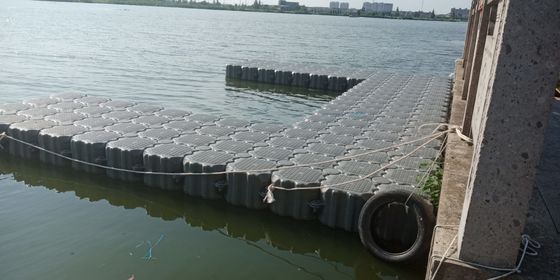 Fácil de instalar Pontoon flotante duradero con superficie antideslizante