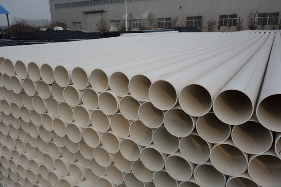 Tubo de agua de PVC resistente a los rayos UV con conexión roscada Producido por extrusión